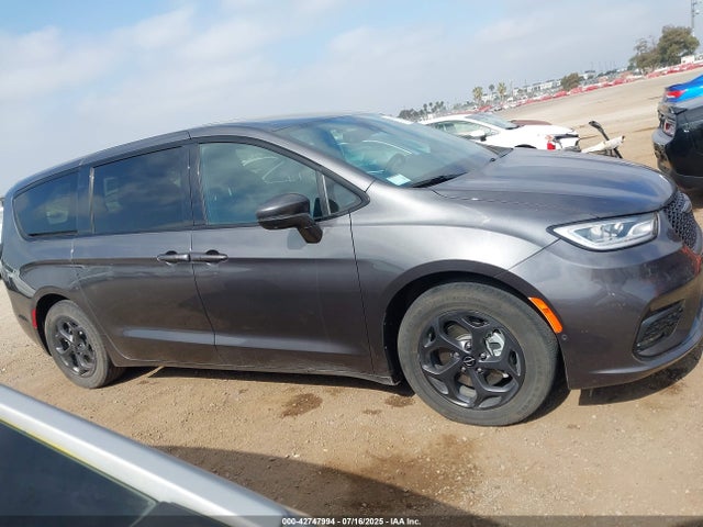 Chrysler Pacifica 2022 2C4RC1L79NR134967 Image 13