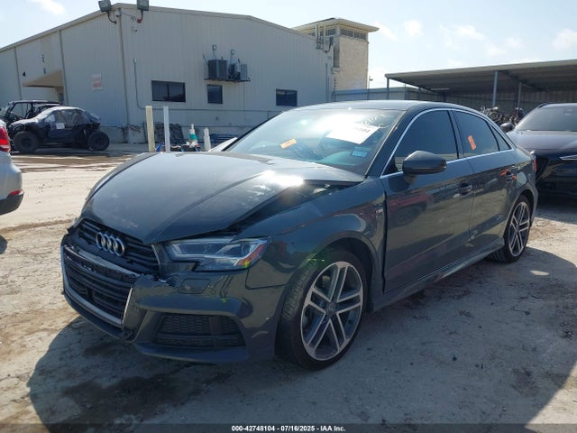 2019 AUDI A3 WAUGUGFF9K1011502 Photo 1