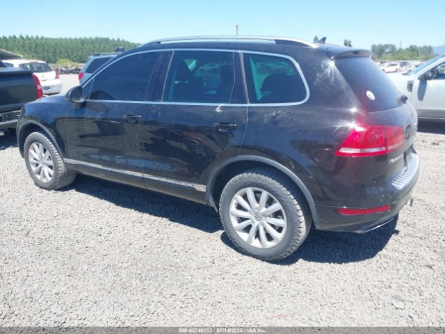 2011 VOLKSWAGEN TOUAREG WVGFF9BP7BD007333 Photo 2