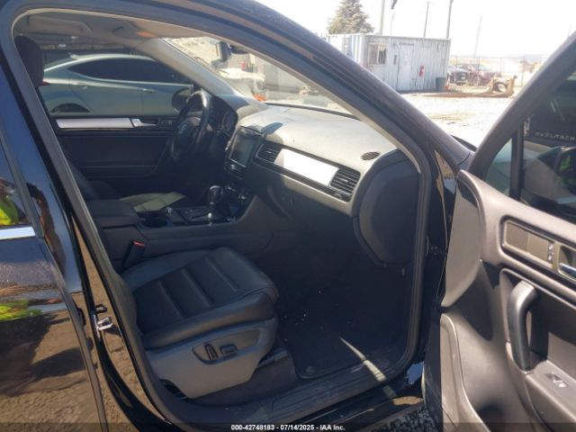 2011 VOLKSWAGEN TOUAREG WVGFF9BP7BD007333 Photo 4