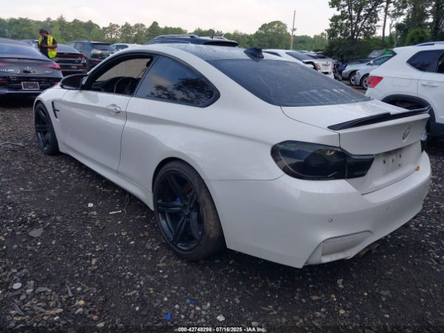 2016 BMW M4 WBS3R9C59GK336381 Photo 2