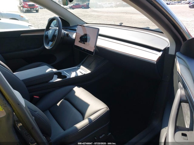 2025 TESLA MODEL Y 7SAYGDEE0SF300090 Photo 4