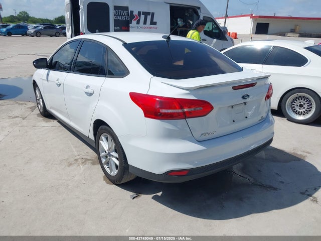 Ford 2016 2016 1FADP3F25GL291617 Image 3