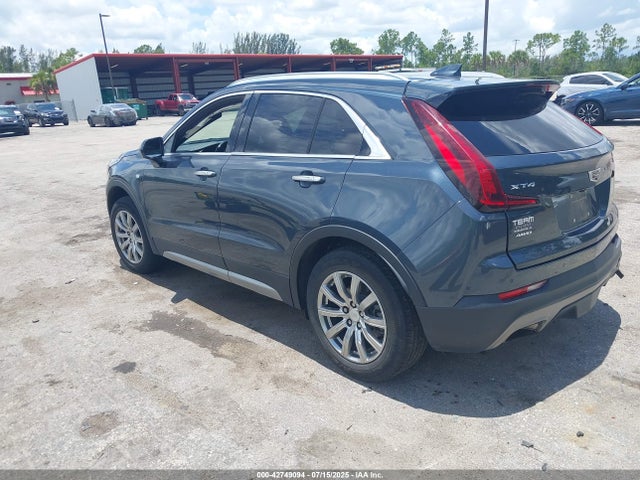 2019 CADILLAC XT4 1GYFZDR47KF118165 Photo 2