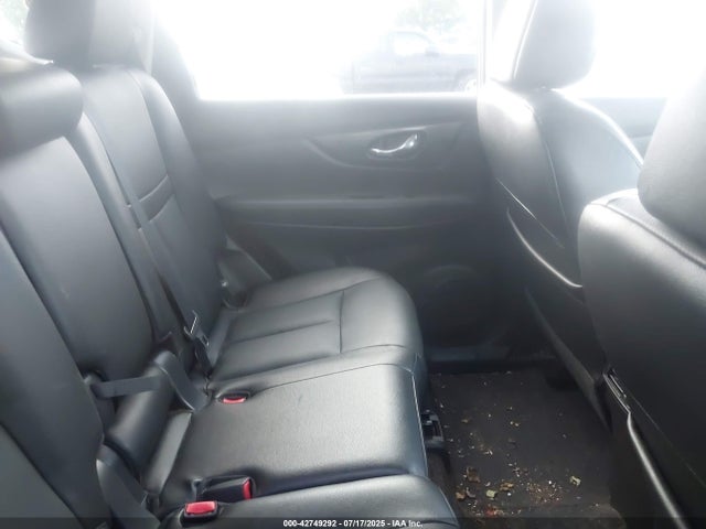 5N1AT2MV0GC827319 Nissan 2016