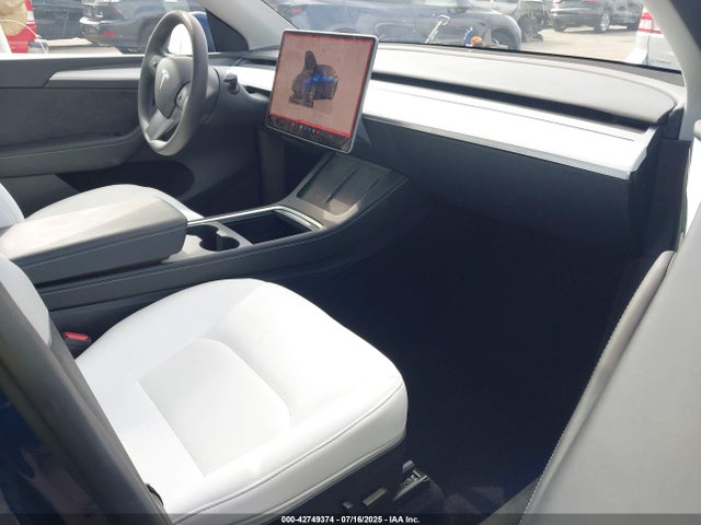 2024 TESLA MODEL Y 7SAYGDEE2RF083023 Photo 4