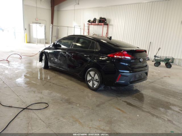 2017 HYUNDAI IONIQ HYBRID KMHC65LC9HU050426 Photo 2