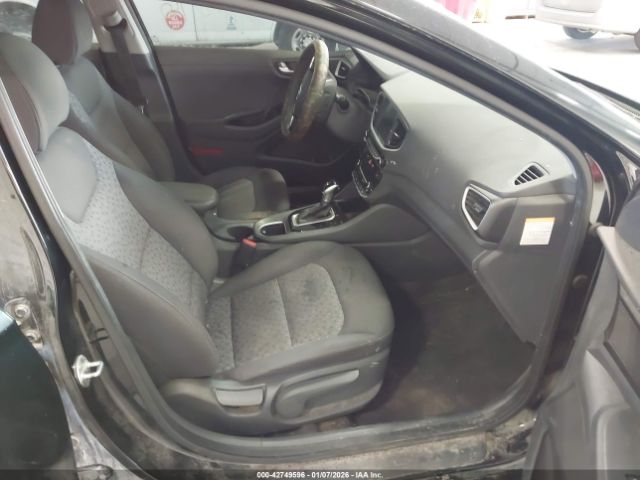 2017 HYUNDAI IONIQ HYBRID KMHC65LC9HU050426 Photo 4