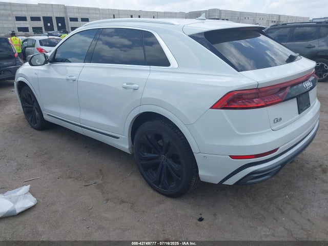 2021 AUDI Q8 WA1EVAF10MD013935 Photo 2