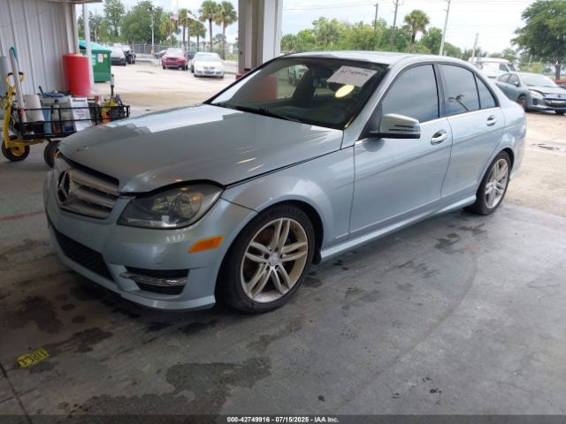 2013 MERCEDES-BENZ C 250 WDDGF4HB0DR276406 Photo 1