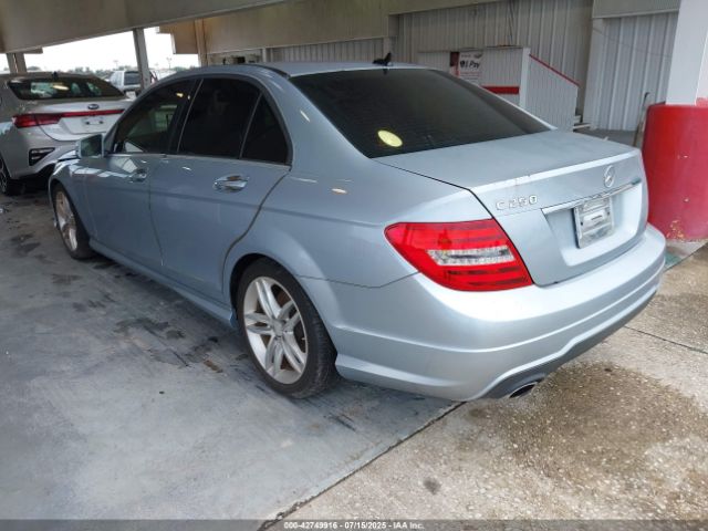 2013 MERCEDES-BENZ C 250 WDDGF4HB0DR276406 Photo 2