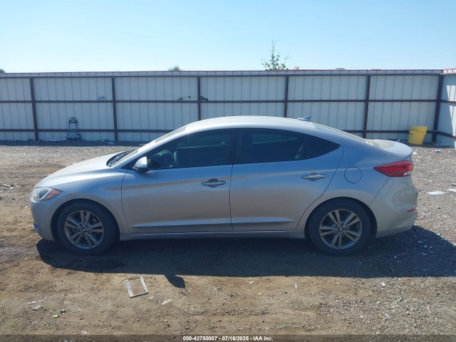 5NPD84LF3HH022574 Hyundai 2017