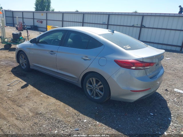 5NPD84LF3HH022574 Hyundai 2017