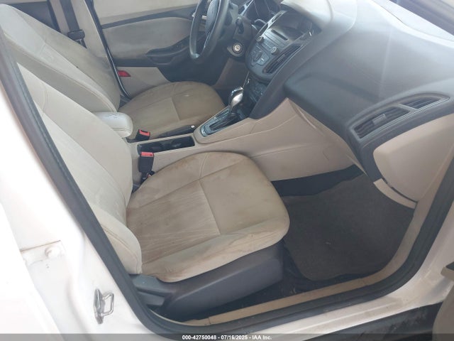1FADP3F27GL272129 Ford 2016