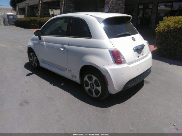 2015 FIAT 500E 3C3CFFGE4FT689671 Photo 2