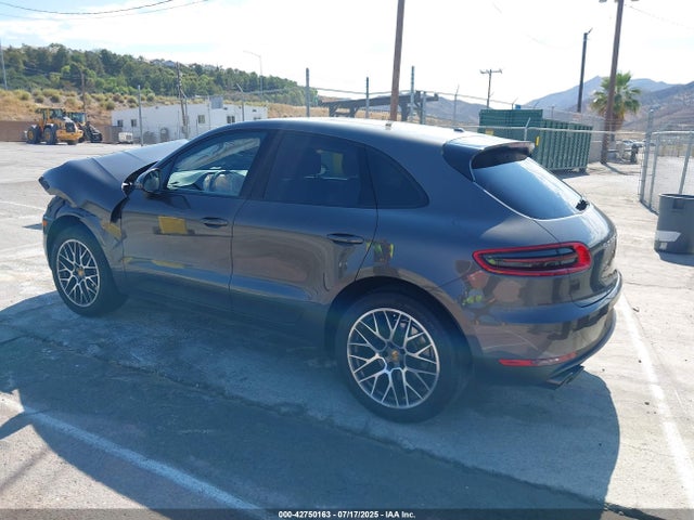 Porsche 2018 2018 WP1AA2A51JLB21481 Image 3