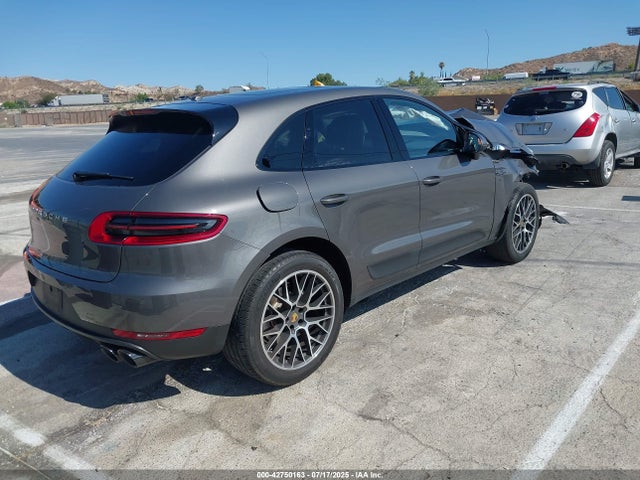 Porsche 2018 2018 WP1AA2A51JLB21481 Image 4