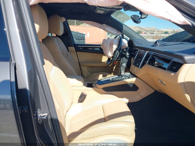 Porsche 2018 2018 WP1AA2A51JLB21481 Image 5