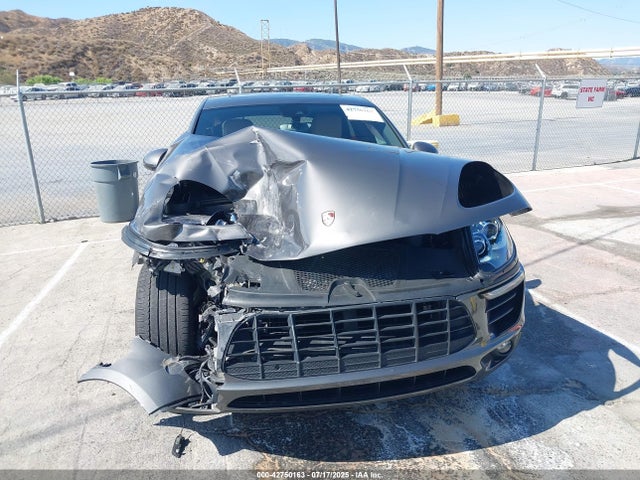 Porsche 2018 2018 WP1AA2A51JLB21481 Image 6