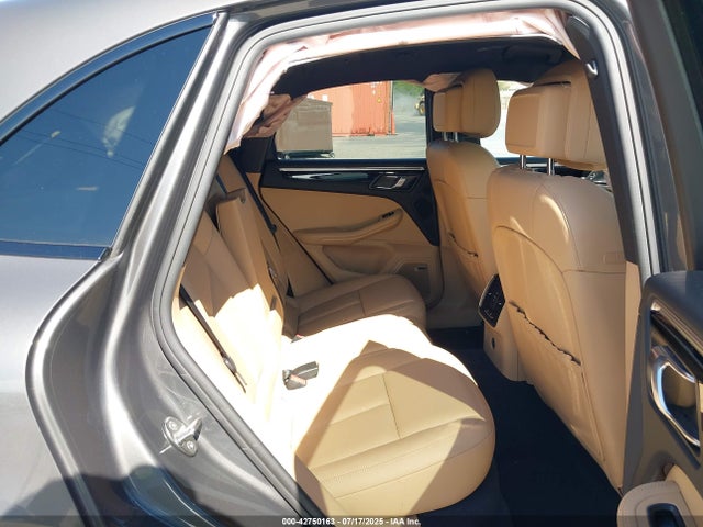 Porsche 2018 2018 WP1AA2A51JLB21481 Image 8