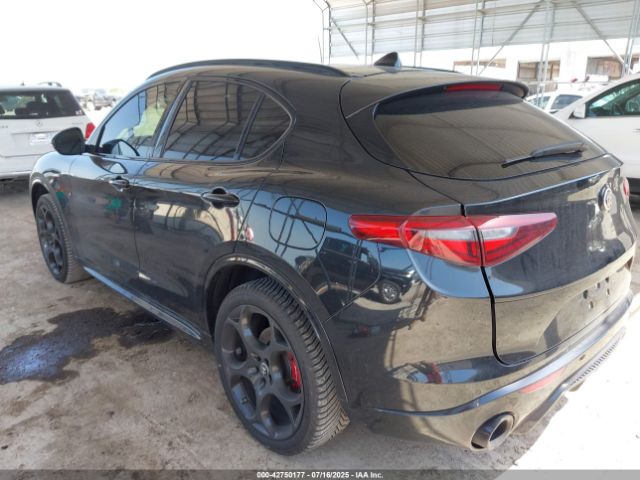 2023 ALFA ROMEO STELVIO ZASPAKBN5P7D50054 Photo 2