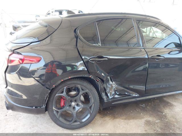 2023 ALFA ROMEO STELVIO ZASPAKBN5P7D50054 Photo 5