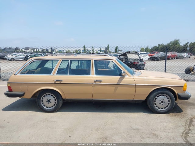 42750222 :رقم المزاد ، 12319012010011 vin ، 1979 Mercedes Benz 300 Td مزاد بيع
