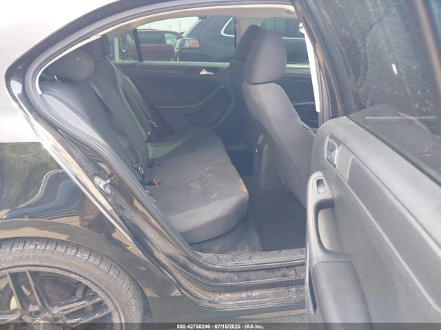 3VW2K7AJ3EM392749 Volkswagen 2014