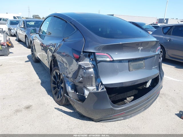 2023 TESLA MODEL Y 7SAYGDEE5PF814072 Photo 2