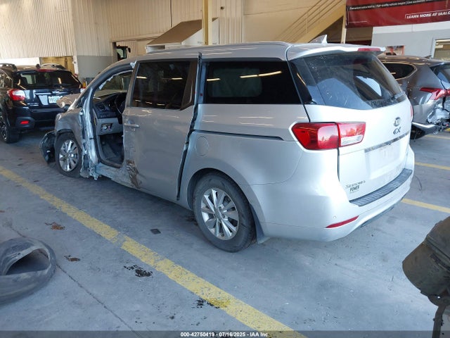 KIA 2018 2018 KNDMB5C15J6399323 Image 3