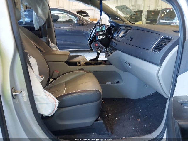 KIA 2018 2018 KNDMB5C15J6399323 Image 5