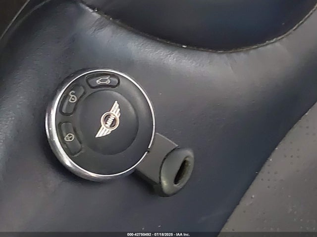 2011 MINI COOPER S WMWSV3C54BTY20924 Photo 10