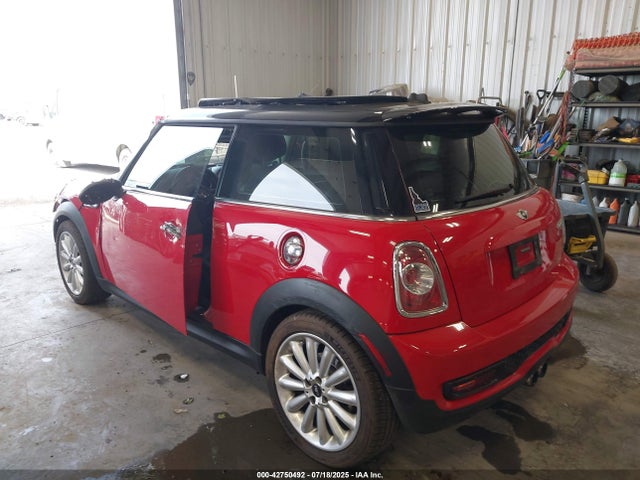 2011 MINI COOPER S WMWSV3C54BTY20924 Photo 2