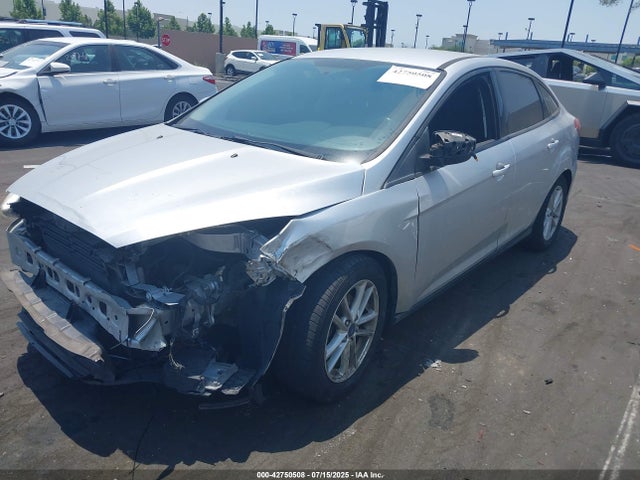 Ford 2016 2016 1FADP3F25GL382483 Image 2
