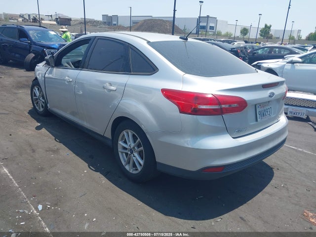 Ford 2016 2016 1FADP3F25GL382483 Image 3