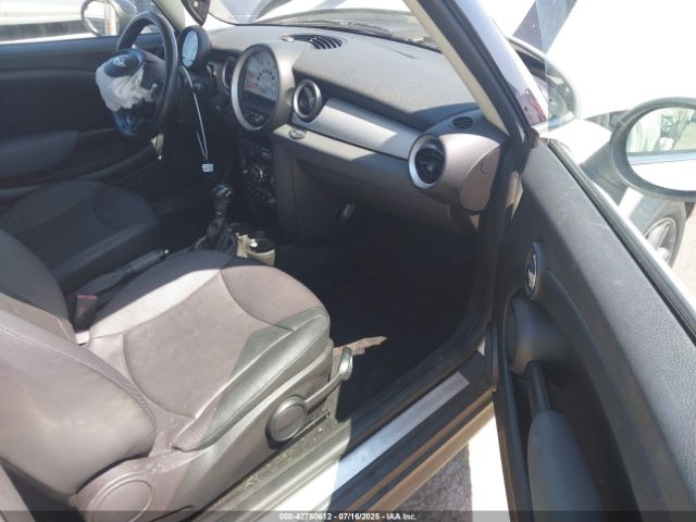 2011 MINI COOPER CLUBMAN WMWZF3C50BTY00553 Photo 4
