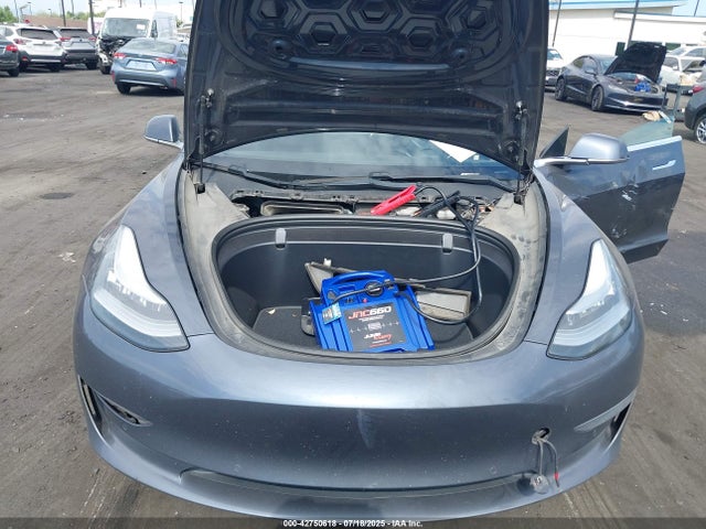5YJ3E1EA3JF050884 Tesla 2018