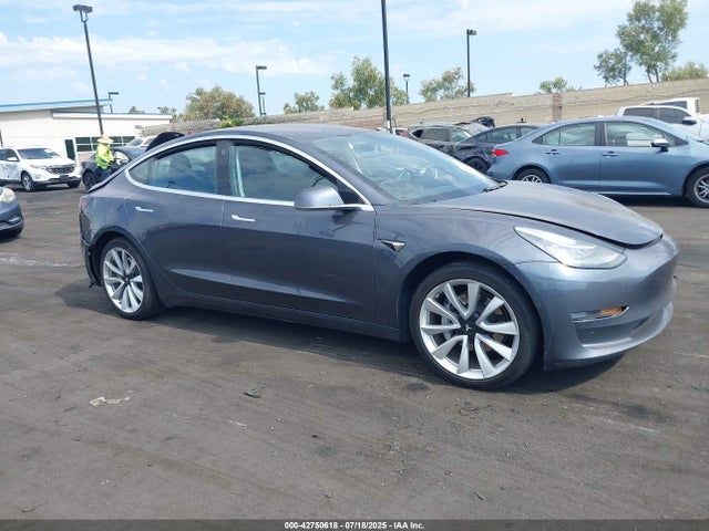 5YJ3E1EA3JF050884 Tesla 2018