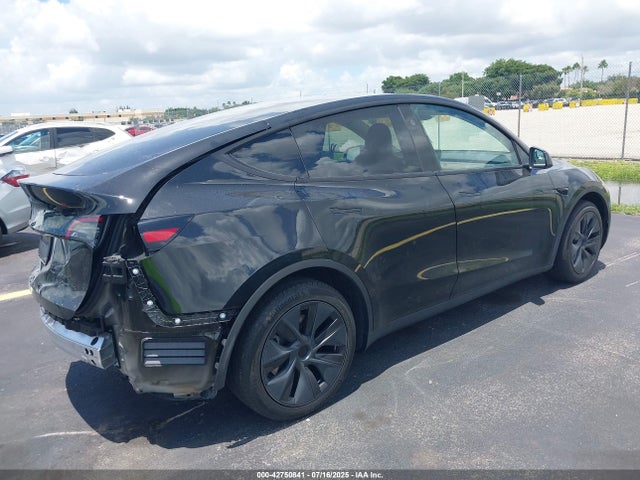 2024 TESLA MODEL Y 7SAYGDED7RF187112 Photo 3