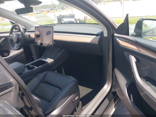 2024 TESLA MODEL Y 7SAYGDED7RF187112 Photo 4