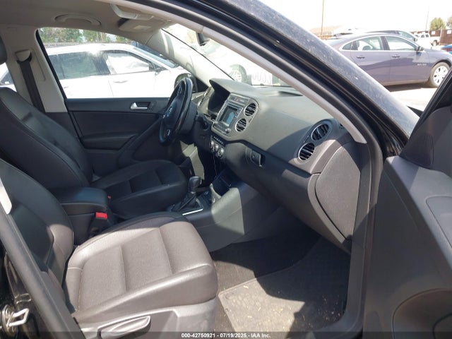 WVGBV7AX2GW556389 Volkswagen 2016