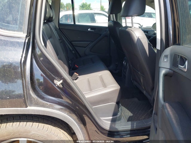 WVGBV7AX2GW556389 Volkswagen 2016