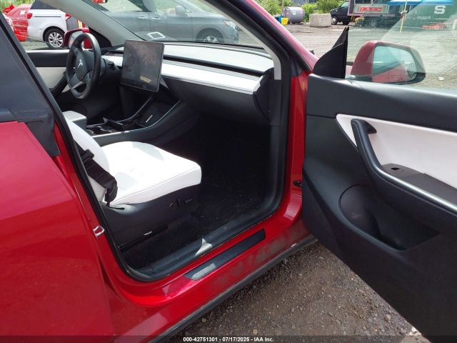 2021 TESLA MODEL Y 5YJYGDEEXMF100317 Photo 4