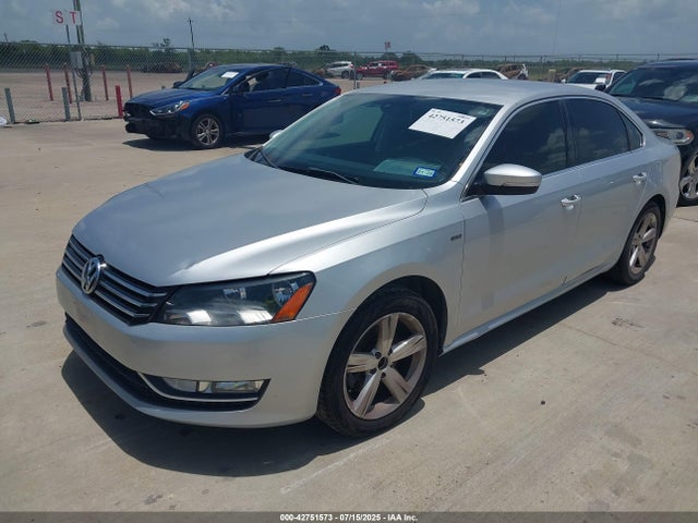 Volkswagen Passat 2015 1VWAT7A36FC120001 Image 2