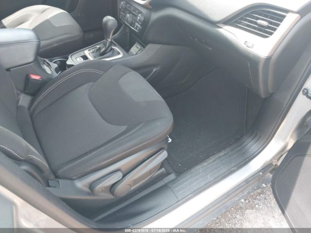 2015 JEEP CHEROKEE 1C4PJLCBXFW553772 Photo 4