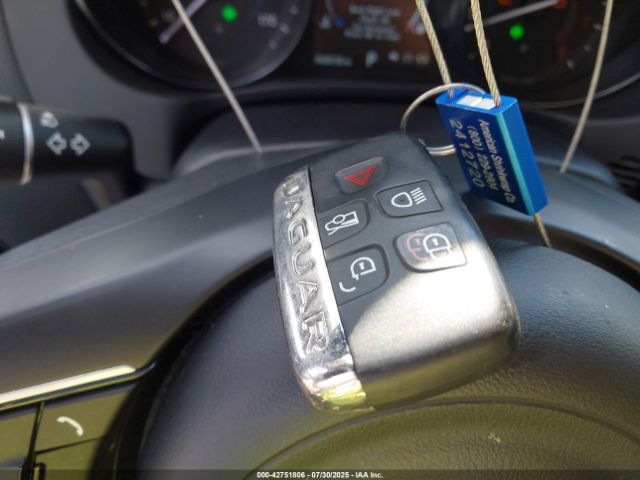 2017 JAGUAR XE SAJAR4BG2HA962206 Photo 10