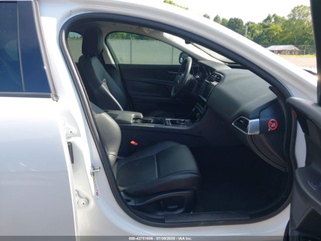 2017 JAGUAR XE SAJAR4BG2HA962206 Photo 4