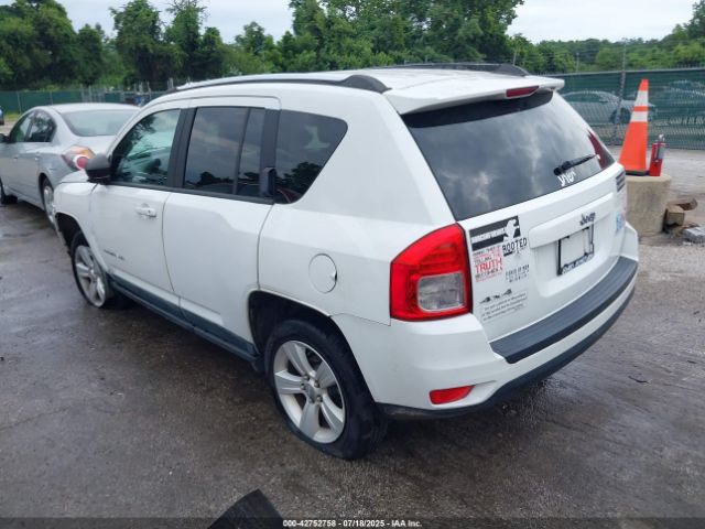 2011 JEEP COMPASS 1J4NF1FB7BD282517 Photo 2