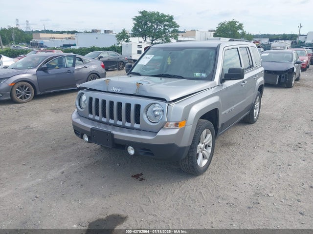 1C4NJRFB1GD758819 Jeep 2016