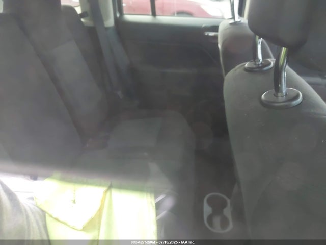 1C4NJRFB1GD758819 Jeep 2016
